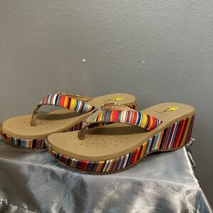 Beautiful and Colorful Volatile Walken Spring Serape NWT size 9